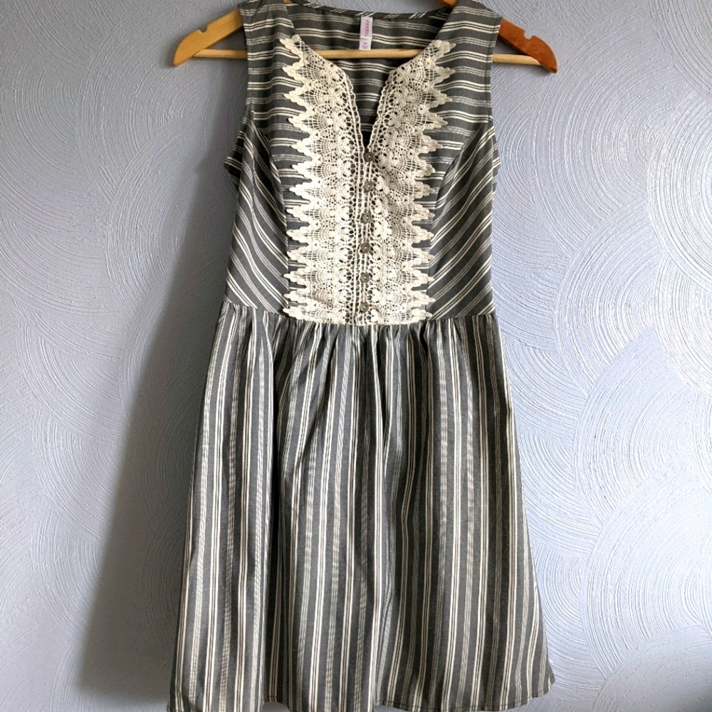 Xhilaration Sleeveless Gray Striped Dress